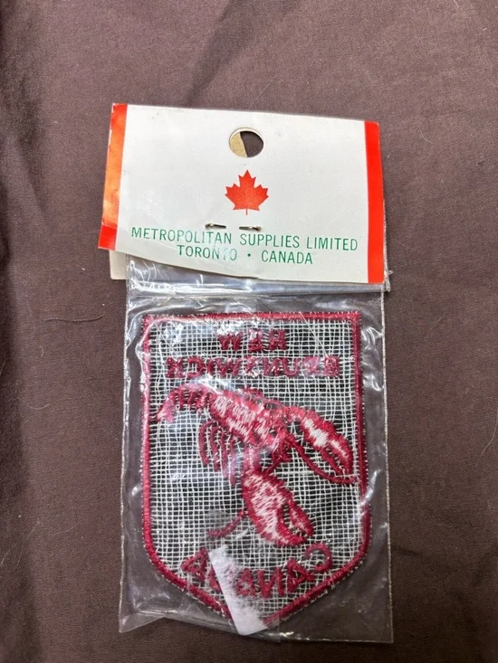 1970s - Vintage Collectors Canadian Badges - Picture 6 of 11